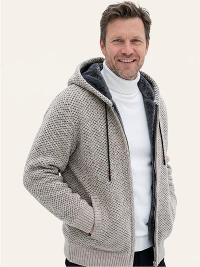 Strikket hettegenser med hette