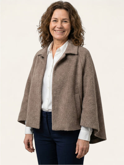 Laila™ | Kort jakke med elegant utslåtte ermer