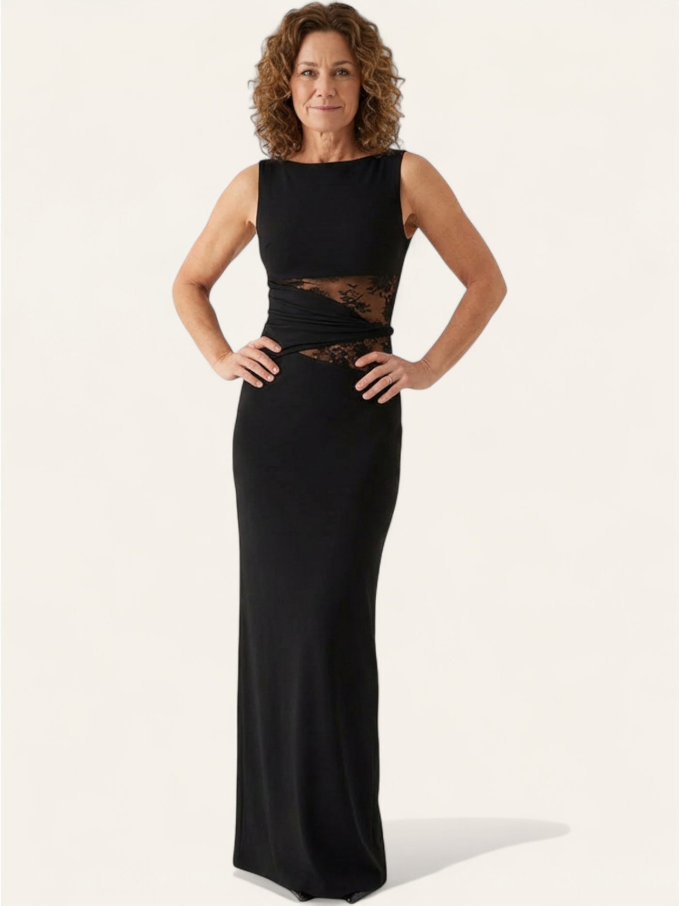 Leni | Figurbetont maxikjole med diskrete utskjæringer og snøring