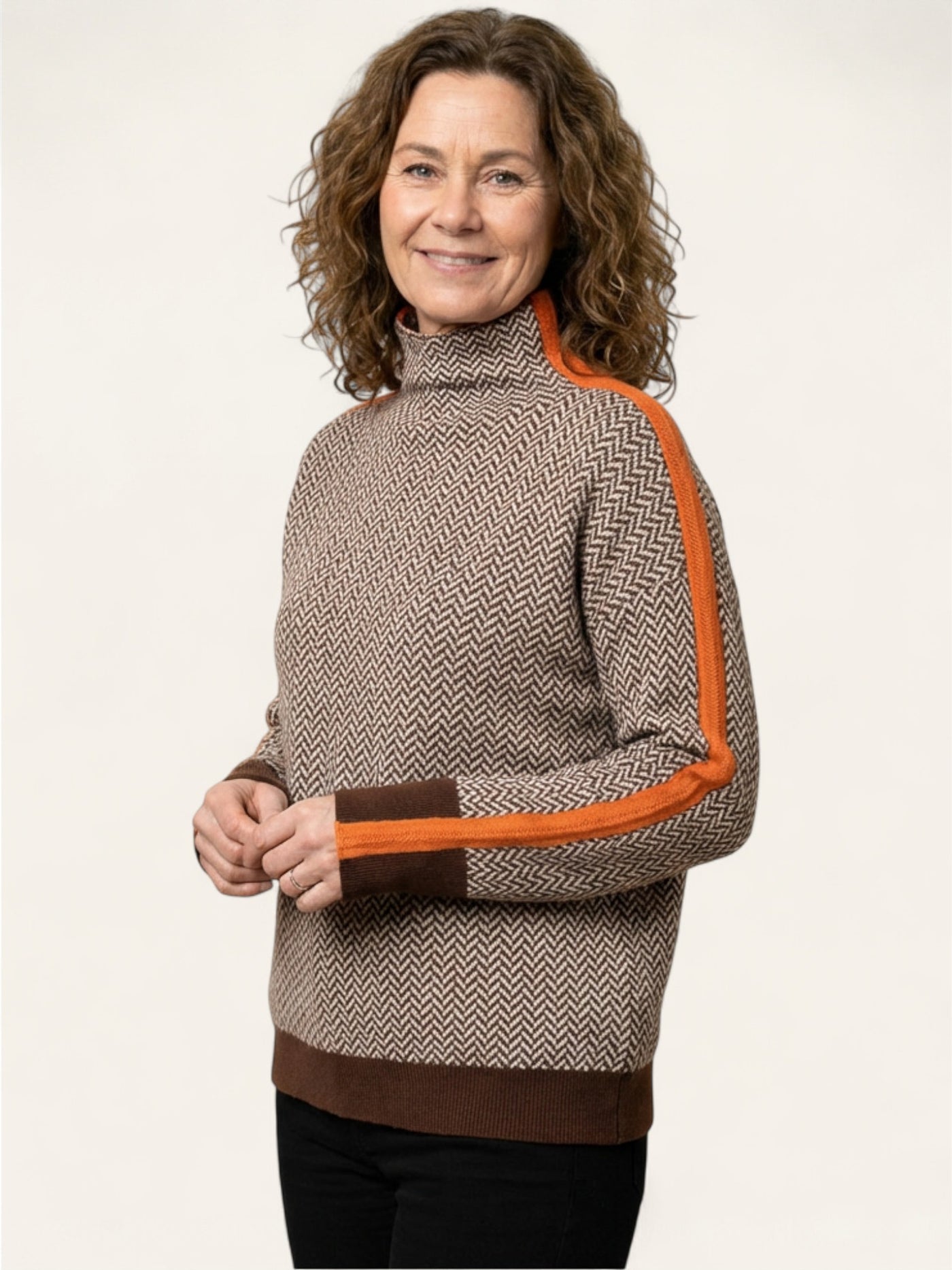 Mala | Genser med høy krage og markante kontraststriper